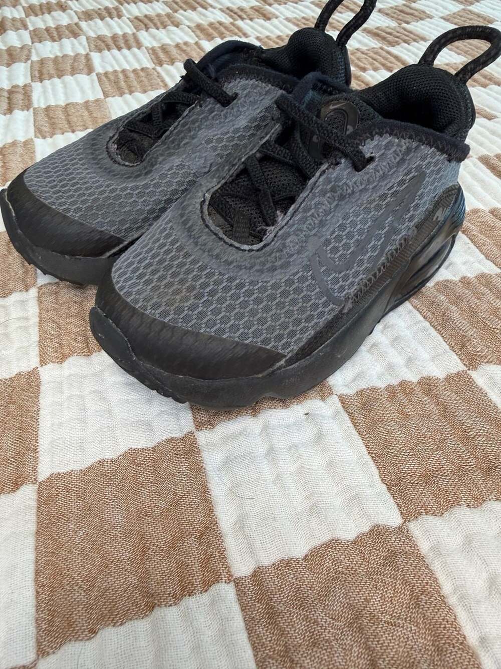 Nike Air Max 2090 Size 6C Black Sneakers